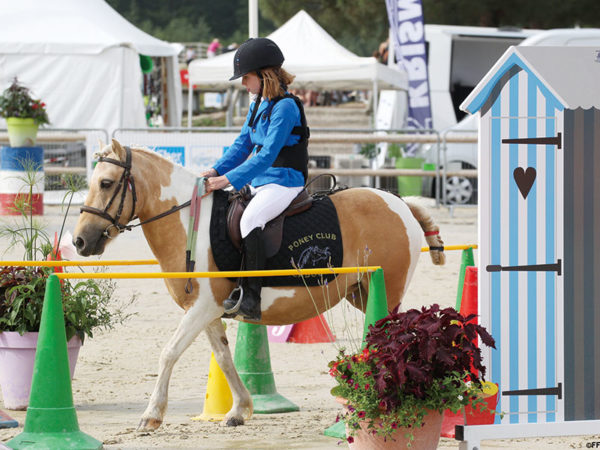 フランス定番の子供の習い事は？ 日本では珍しい“乗馬”が堂々の1位