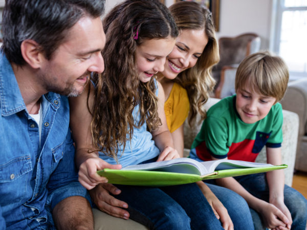 「家族写真」が子供の非認知能力を育む? 愛情をより実感できるのは“自然体な写真”