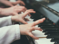 習い事を検討中のファミリー必見。音楽系の習い事で得られる“幸福度”調査の結果とは？