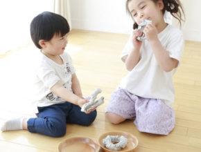 家にあるもので今すぐ遊べる！ 子供のクリエイティビティを活かす「16の遊びアイデア」