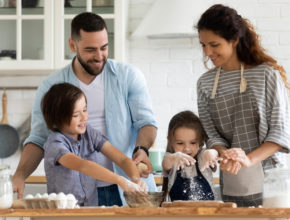 週末は親子でキッチンに立とう。料理をすることで得られる「5つの教育効果」