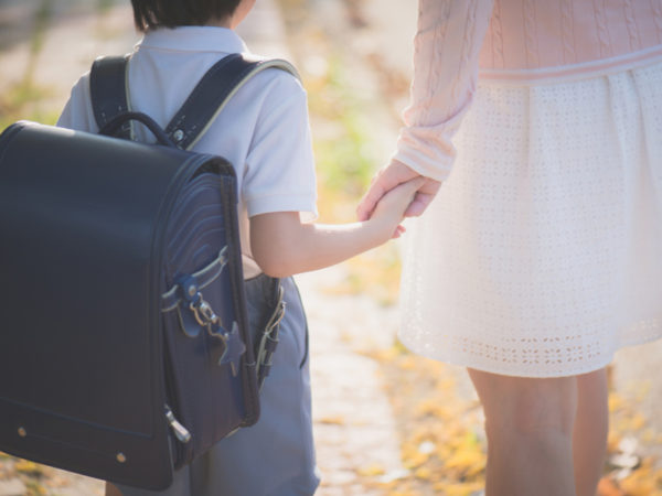 重さは2/3、価格は1/5の新発想のランドセル型通学バッグ! 1週間の試用サービスも