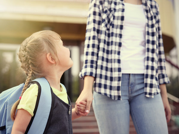 子供の送迎は「妻」が約半数!? 共働きファミリーへの習い事調査で分かった障壁とは