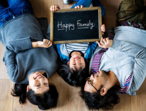 “頭の中のママ”から親離れできてる？ 小島慶子さんが語る、共働き夫婦の子育てがうまくいくコツ