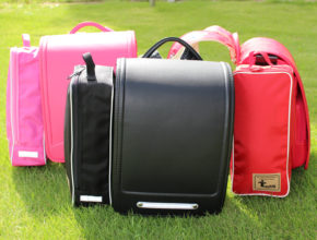 「安全に登下校してほしい」パパが開発した“ランドセル装着バッグ”が注目を集める理由