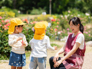 デジタル化で保育士不足対策を！ 園と子供と保護者のための知っておきたい「保育×ICT」