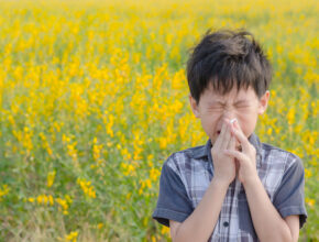 【医師が解説】子供の花粉症対策の方法は？ 食事やスキンケアで気をつけたいポイント