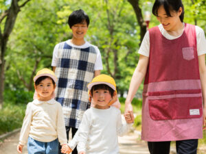 英語の早期教育から自然や地域との関わりまで。パパママが今保育園に期待していること