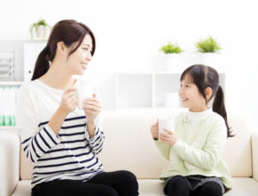 子供のコミュニケーション能力を高めるのに、なぜ家庭環境が重要なのか？