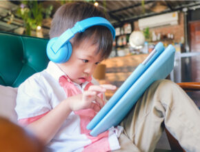 約7割のママが悩むわが子の姿勢改善！ 小学生から手軽に取り入れられる対策方法は？