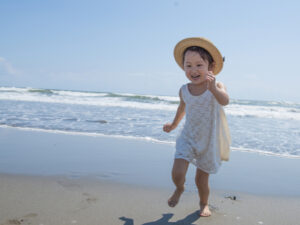 0歳からOK！ 子供の知的好奇心を満たす4つの海遊びとは？ 安全対策も要チェック