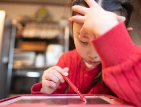 すべての子供に学習機会を。“やさしい”字幕がついたオンライン教材が無料公開中！