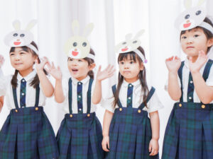 幼少期の過ごし方で非認知能力に差がつく!? 自己肯定感を育む演劇教育の重要性とは