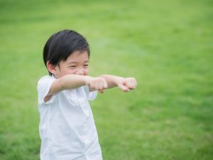 「人に痛いことはしない」を理解させるには？ 言葉より効果がある9つの親子遊び