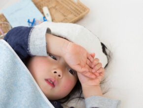 【パパママ必読】かぜに抗生物質はNG！ 正しい薬のもらい方と「薬剤耐性菌」リスク