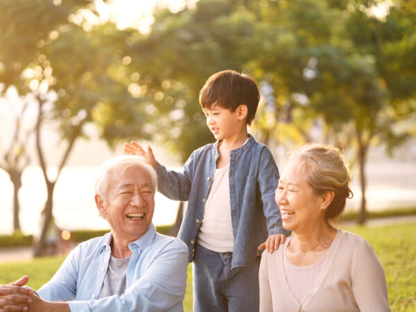 子供との過ごし方を採点するなら？ パパママ・祖父母の意識調査でわかった意外な事実