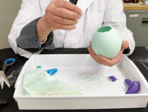 【おうちで簡単】知育にオススメの「科学実験」4選！ ワクワク体験で育む知的好奇心