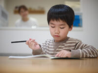 「早くして」のイライラがなくなる!? 子供の“自分でやる習慣”を育む手帳がスゴい