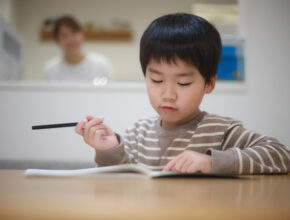 「早くして」のイライラがなくなる!? 子供の“自分でやる習慣”を育む手帳がスゴい