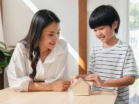 親から子供への「お金教育」本当に大事なことは？ 学ぶべきはリテラシーだけじゃない