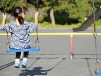 「時には離れてもいい」子供に教えてあげたい、友達関係を安全に築くために大切なこと