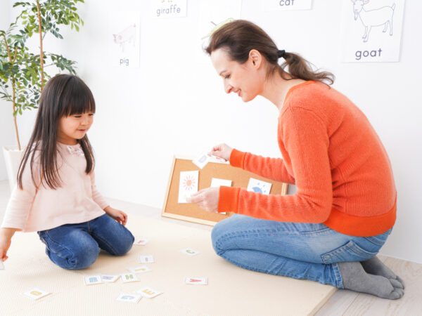 早期の英語学習はリスクへの覚悟が必要!? 幼少期にもっとも育むべき非認知能力とは