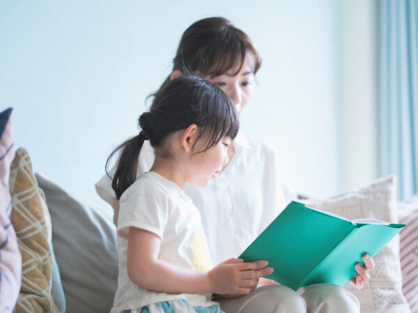 学力の基礎になる「想像力」を伸ばす！ “見る”だけじゃない絵本の読み聞かせ術とは