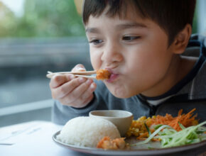パパママ約300人に聞いた！ 小学生が好き嫌いなく食べる夕食TOP10＆作るコツ
