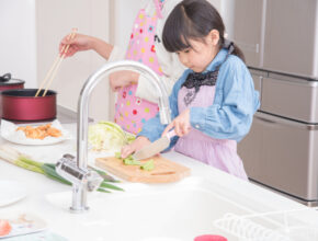 自己肯定感や非認知能力に差がつく!? 親子の「野菜料理」づくりの効果が研究で判明