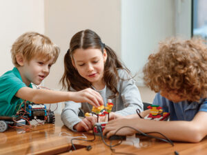 「STEAM教育って何ですか？」遅れをとる日本で、幼児期に家庭でしておきたいこと
