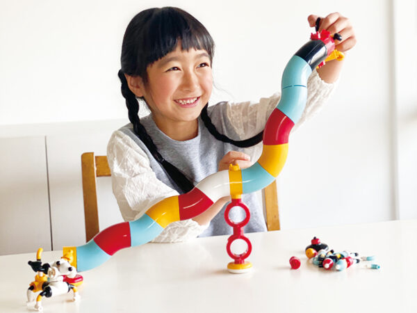 子供の創造性を引き出す遊びとは？ 右脳も左脳も育む「新感覚ブロック」に注目！