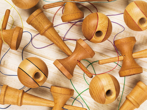 【専門家に聞く】素朴なおもちゃが物理や科学の初歩に!? 子供の遊びを学びにする秘訣