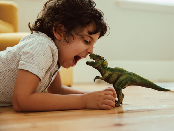 子供の主体性や好奇心を伸ばすポイントって? こころを育てるおもちゃとの付き合い方