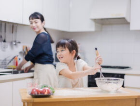 卵かけごはんから餃子まで!? お料理はじめにオススメの「子供向けレシピ本」って？