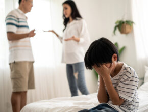 子供の前で気をつけたい「夫婦間のコミュニケーション」 問題が起きた時の対応策は？
