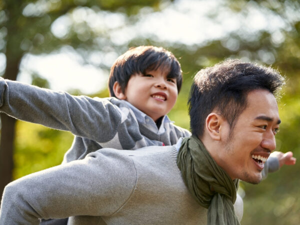 親子がハッピーに過ごすコツって？ 子育て大好きな3児パパ・照英さんの教育方針