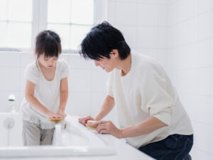 お手伝いは子供の「思いやり」を育むチャンス！ 3児パパ・照英さんの家事分担術とは