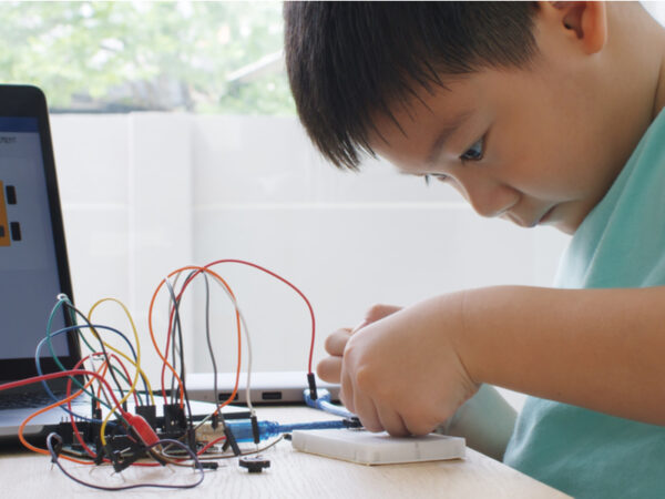 幼児期にSTEAM教育のチャンス！ 人気ロボット教室で「4歳から学べる」コース開講