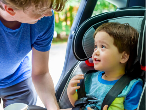 子供の送り迎えは何歳まで？ 何に気をつける？ 全国のパパママ1000人に実態調査！