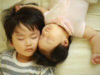上の子を優先するべきって本当？ 「きょうだい育児」で大事な親の考え方と意外な盲点