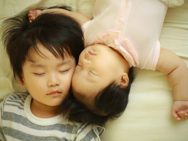 上の子を優先するべきって本当? 「きょうだい育児」で大事な親の考え方と意外な盲点