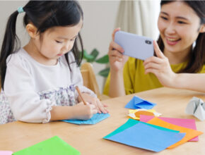 【弁護士が解説】子供の写真のSNS投稿はコレに注意！ 実際のトラブル＆対処法も