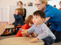 プロミュージシャンが楽曲提供!? アメリカで人気の幼児向け音楽プログラムって？