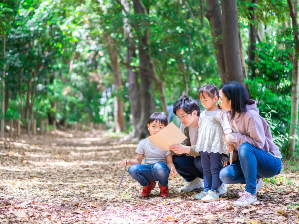 謎解きが地球を救う!? 人気レジャーランドの宝探しイベントが小学生親子におすすめ!