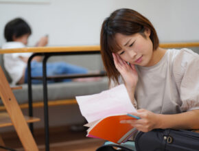 親の約5割が「小1の壁」を経験！ 入学後に大変なことや、子供に起こる変化って？