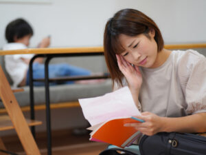 親の約5割が「小1の壁」を経験！ 入学後に大変なことや、子供に起こる変化って？