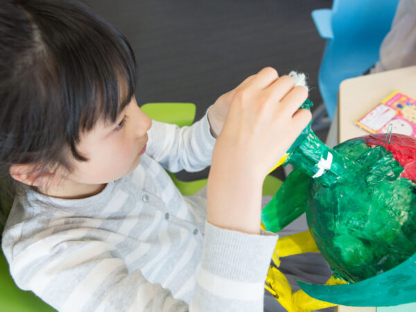 子どもの思考力や自己肯定感を高める「アート教育」自宅で手軽にできる通信教育に注目！