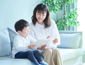 非認知能力を育てる「読み聞かせ」のコツとは？ 幼児から大人まで、おすすめ絵本14選