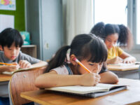 落ち着きがないのは身体のせい!? 幼児期から始めたい、正しい姿勢を保てる身体づくり