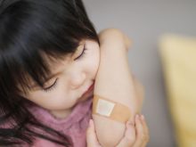 小児専門医が教える「正しいケガの応急処置」って？ お出かけ前に覚えたい熱中症対策も